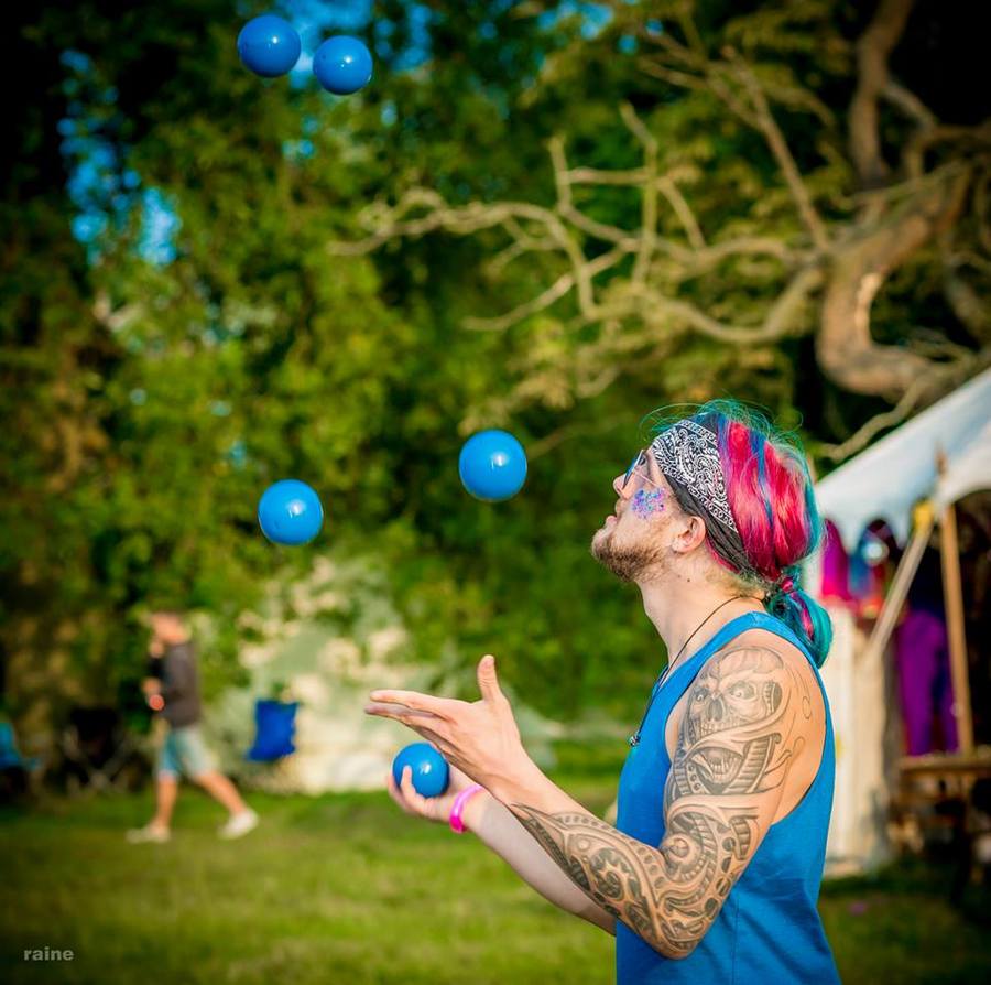 Give! Festival Ball Juggling