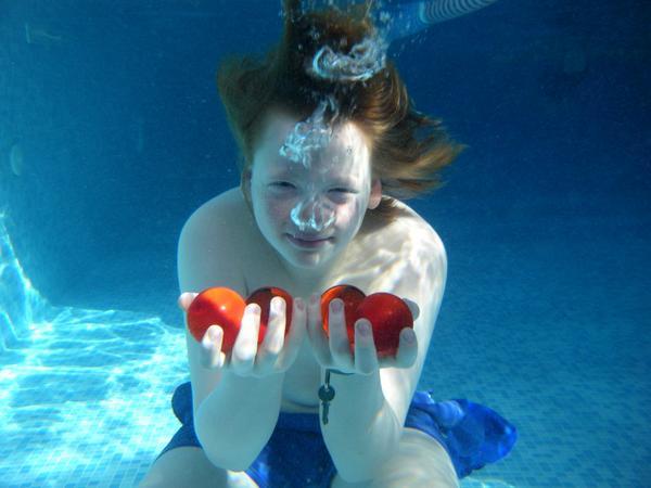 Underwater Contact Juggling