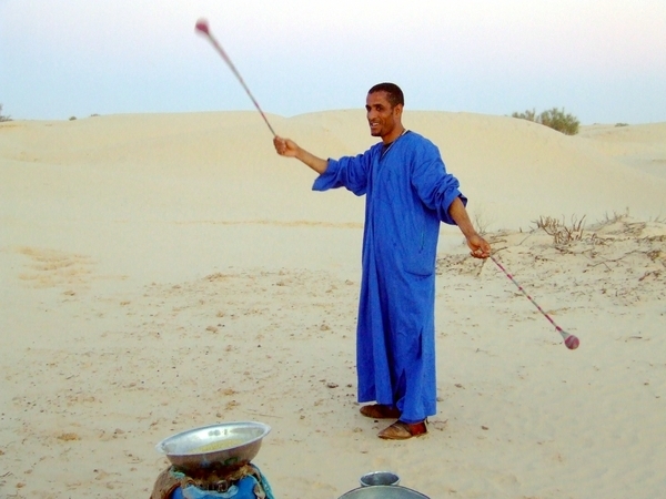 Tuareg learning to spin in the Sahara